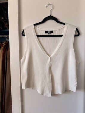 NYC White Ribbed V-Neck Button Tank